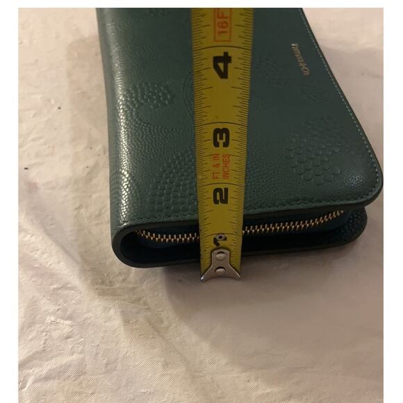 Tiffany & Co. Green Wave Embossed Continental Leather Zip Wallet Clutch Wallet - Picture 15 of 16